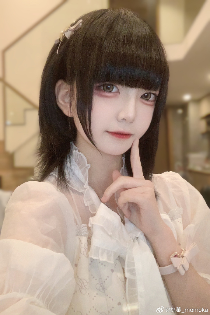穿了写真集里的纯白私服🥺附上一张女高版你们这些过分的家伙，问的时候居然没有一个人 预览 2