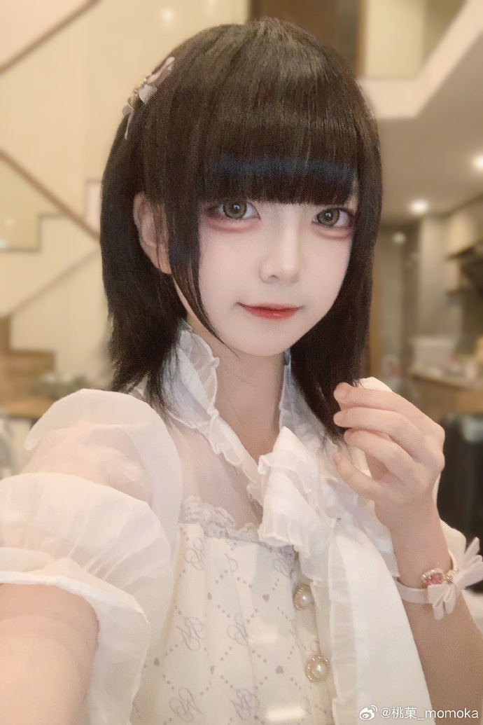 穿了写真集里的纯白私服🥺附上一张女高版你们这些过分的家伙，问的时候居然没有一个人 预览 3