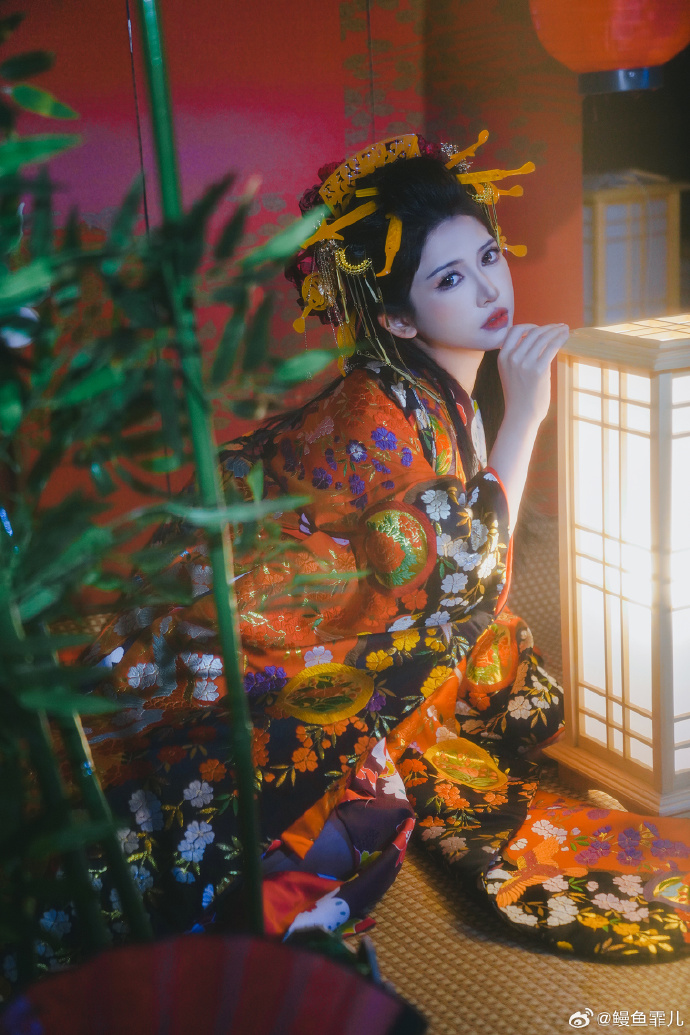 ### 花魁独有的华丽而破碎的美给我感觉有点像万物萧瑟却肆意而生的红叶…出镜@鳗 预览 2