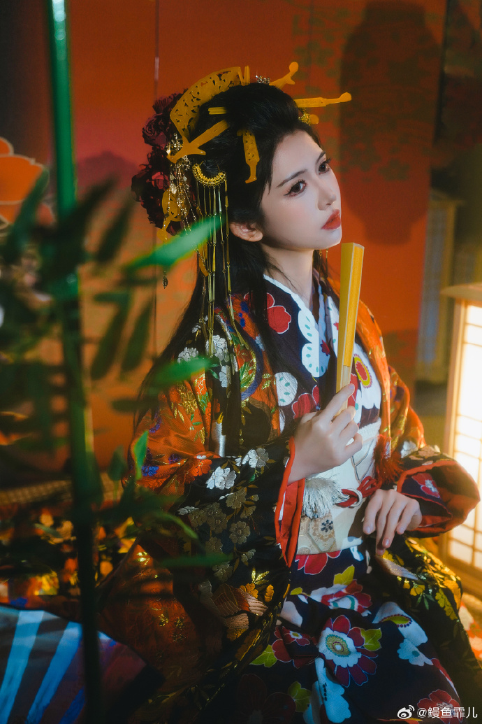### 花魁独有的华丽而破碎的美给我感觉有点像万物萧瑟却肆意而生的红叶…出镜@鳗 预览 6