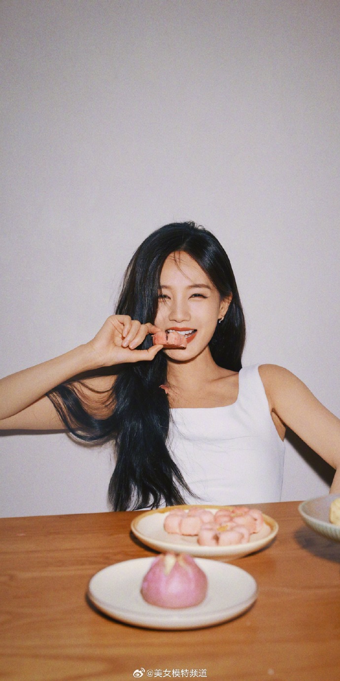 李一桐甜美私服写真 ​ 预览 4