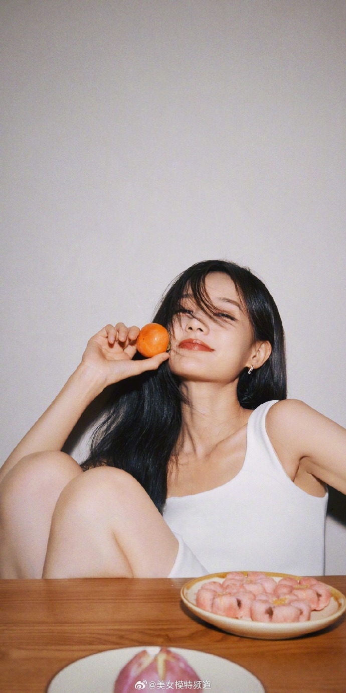 李一桐甜美私服写真 ​ 预览 6