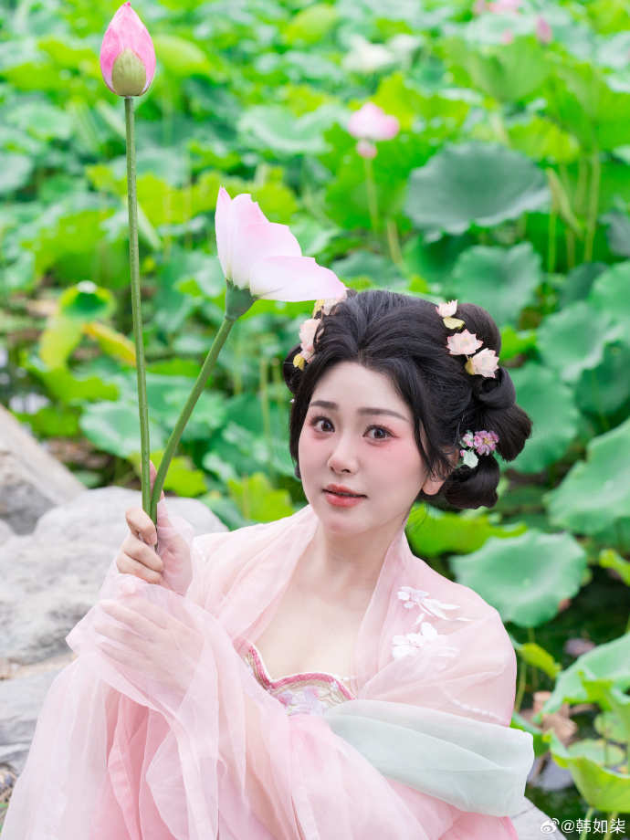 🪷圆明园的荷花开啦，夏日炎炎，好运莲莲！开运荷花妆和同色系粉绿汉服真的很好拍～荷 预览 3