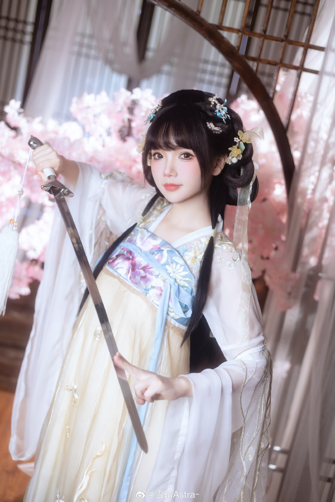 雪晴Astra超话# “师兄，练完剑一起到人间过个中秋节吧”“中秋之夜，放飞花 预览 2