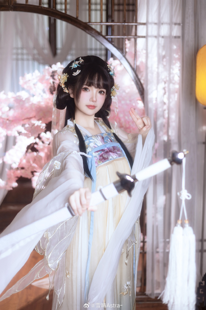 雪晴Astra超话# “师兄，练完剑一起到人间过个中秋节吧”“中秋之夜，放飞花 预览 4