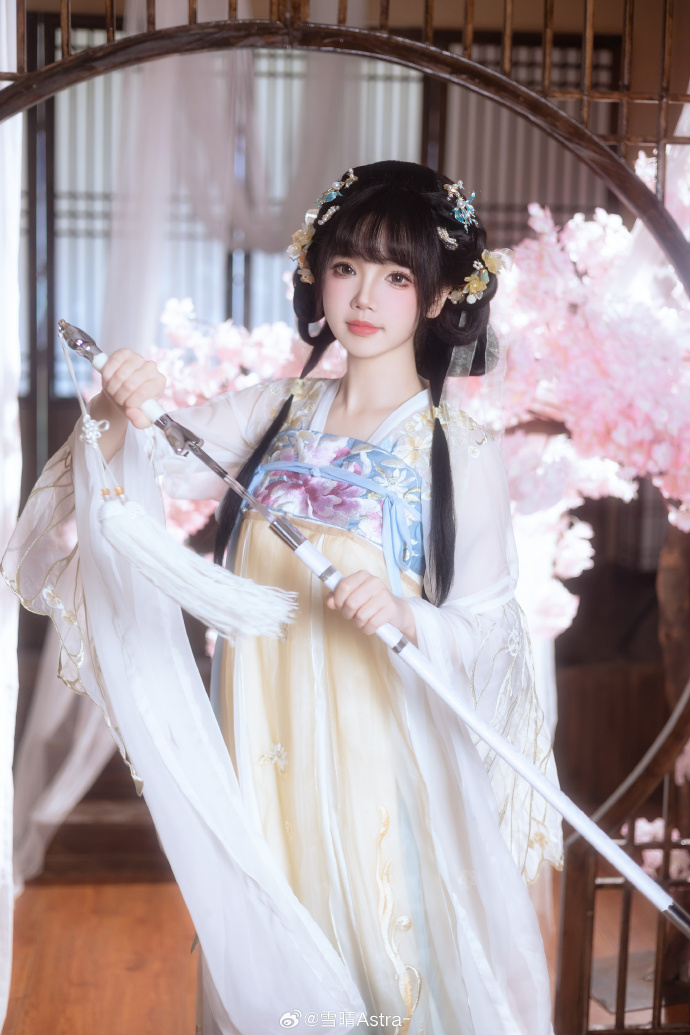 雪晴Astra超话# “师兄，练完剑一起到人间过个中秋节吧”“中秋之夜，放飞花 预览 6