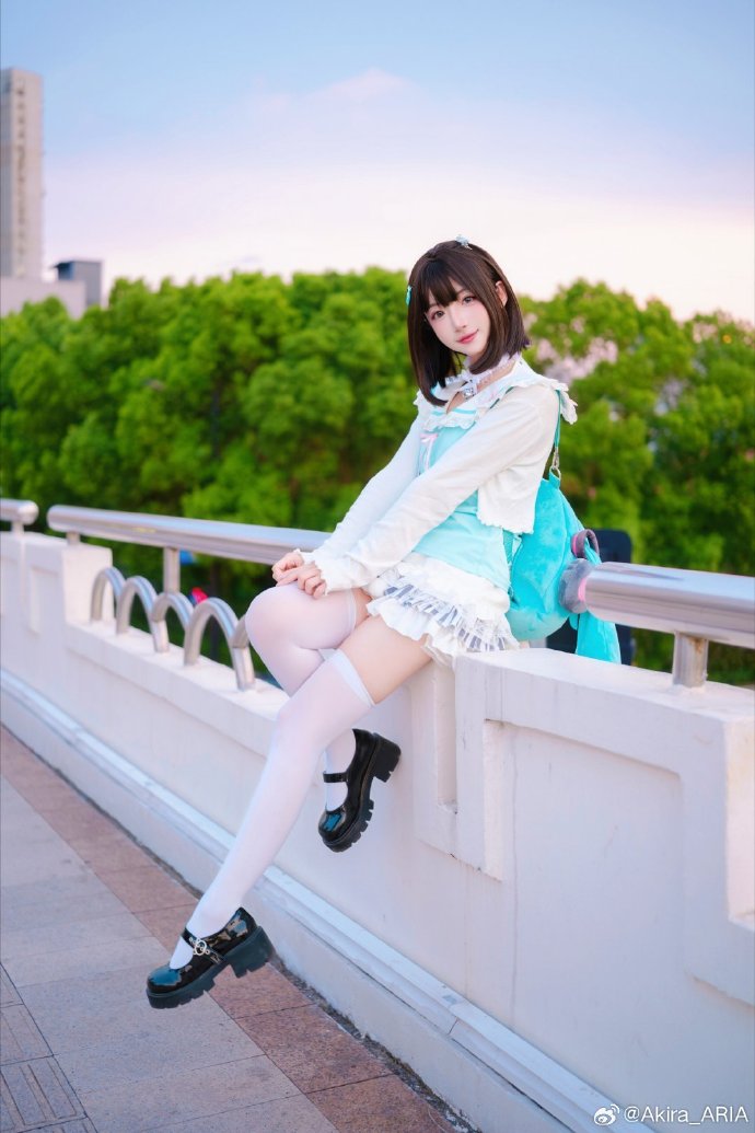 傍晚天桥遇到个小学生？出镜：@南咲_SakiQvQ 拍摄：Akira器材：xh2 预览 3