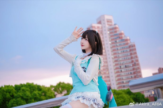 傍晚天桥遇到个小学生？出镜：@南咲_SakiQvQ 拍摄：Akira器材：xh2 预览 4