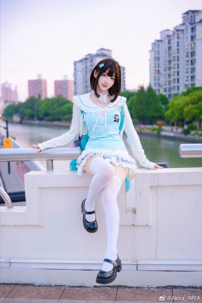 傍晚天桥遇到个小学生？出镜：@南咲_SakiQvQ 拍摄：Akira器材：xh2 预览 5