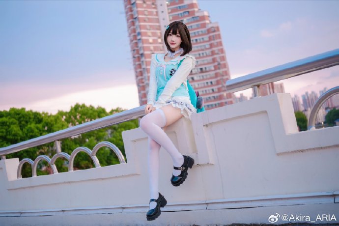 傍晚天桥遇到个小学生？出镜：@南咲_SakiQvQ 拍摄：Akira器材：xh2 预览 6