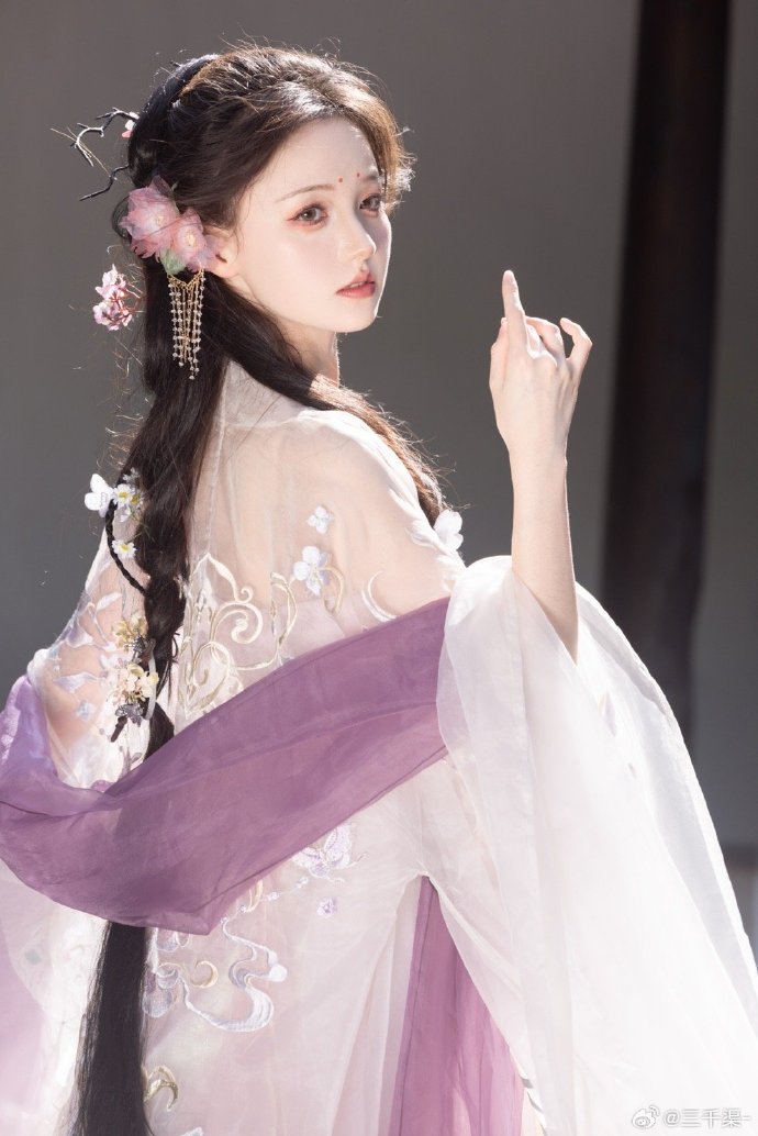 汉服摄影超话 -花开十里，翩翩为你### ​ 预览 2