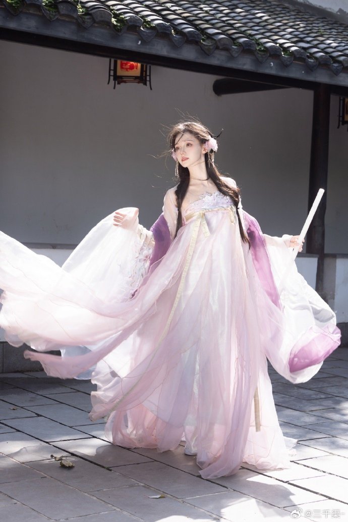 汉服摄影超话 -花开十里，翩翩为你### ​ 预览 4