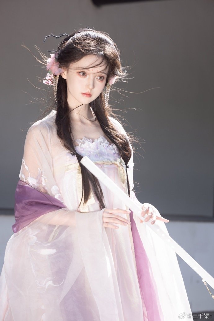 汉服摄影超话 -花开十里，翩翩为你### ​ 预览 5