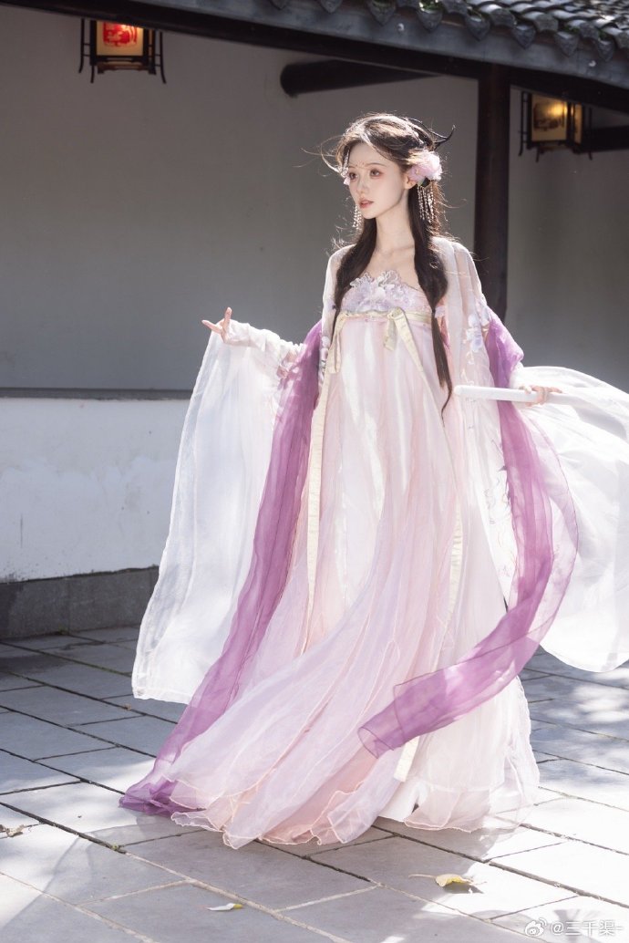 汉服摄影超话 -花开十里，翩翩为你### ​ 预览 6
