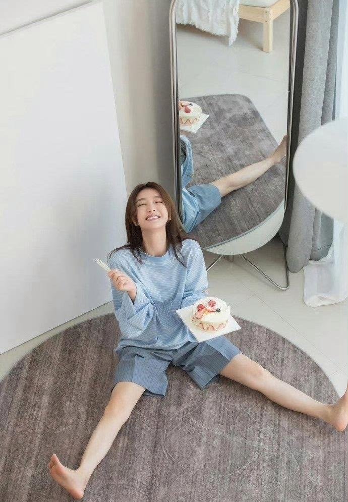 秦岚早期私服写真，好嫩好甜好诱惑 ​ 预览 4