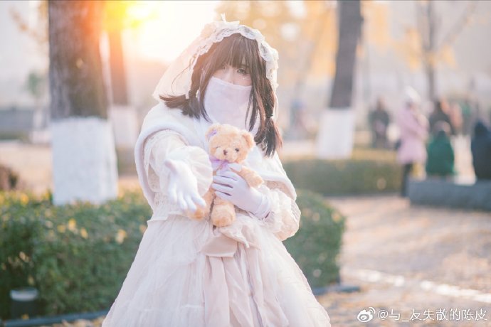 lolita装扮超话花嫁lolita正片：银杏正黄，阳光正好，一起来欣赏秋末冬 预览 1