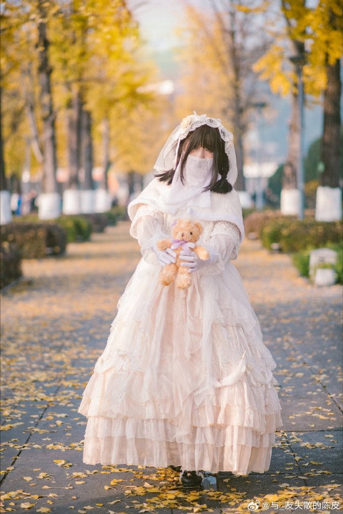 lolita装扮超话花嫁lolita正片：银杏正黄，阳光正好，一起来欣赏秋末冬 预览 6