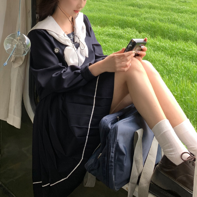 夏日友记｜ 属于春日的动漫感🕊️3.8🥣八点⬆️ 卷卷➕Guan 一位同款上衣 预览 4