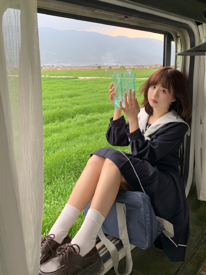 夏日友记｜ 属于春日的动漫感🕊️3.8🥣八点⬆️ 卷卷➕Guan 一位同款上衣 预览 6