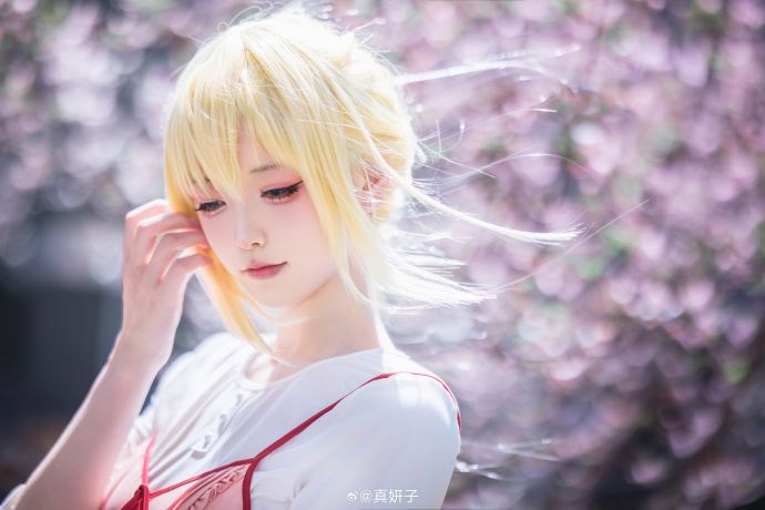 好想回到和你初遇的那个四月📷摄/后：@平方方_ 四月是你的谎言超话### ​ 预览 4