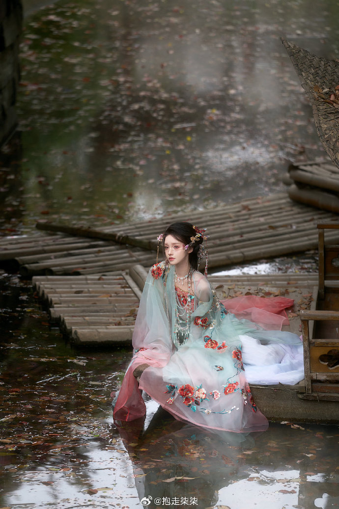 镜花水月🍂 ​ 预览 3