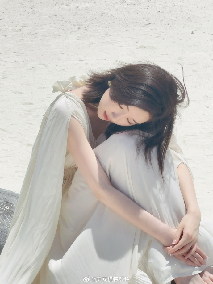 毛晓彤唯美私服写真 ​ 预览 3