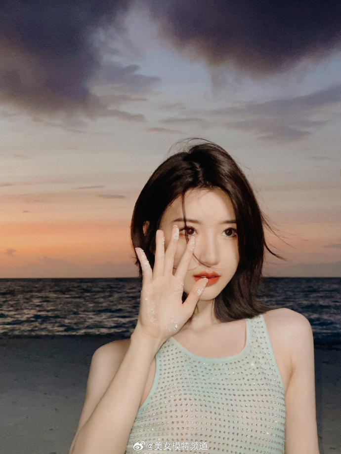 毛晓彤唯美私服写真 ​ 预览 6