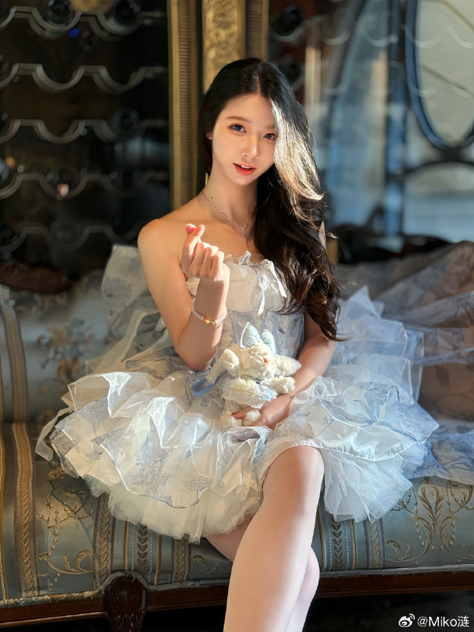 在逃公主美到我心巴上，穿上秒变仙女！配上宫廷欧式风的建筑氛围感满满####### 预览 2