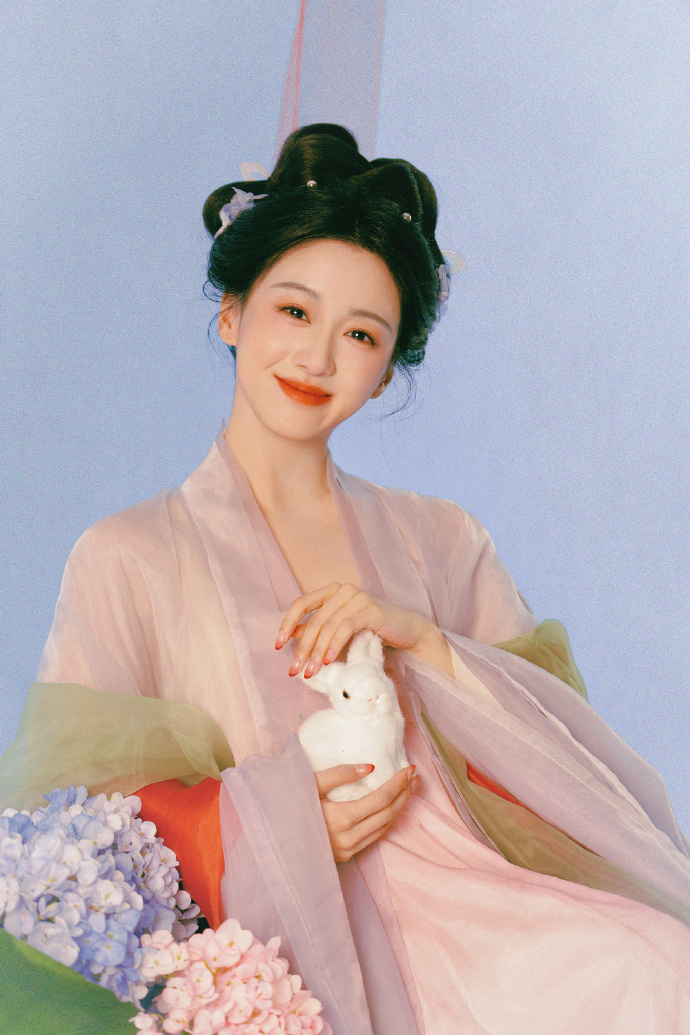 投稿包上恩 写真是玉兔🐇还是嫦娥🧚‍♀️ ​ 预览 2