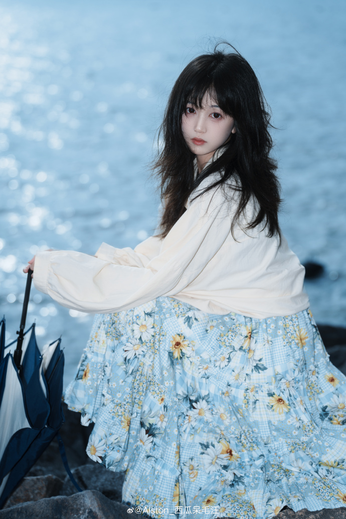 去海边出镜：小圆摄影后期：我@a7CLUB a7r5+@Viltrox唯卓仕 3 预览 1