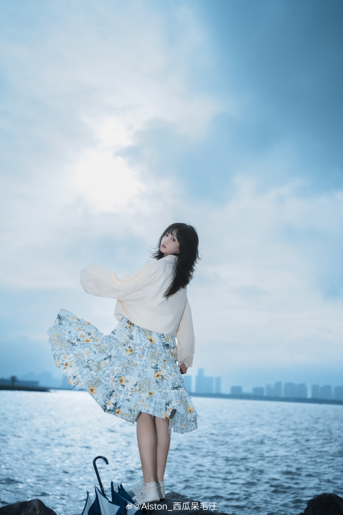 去海边出镜：小圆摄影后期：我@a7CLUB a7r5+@Viltrox唯卓仕 3 预览 4