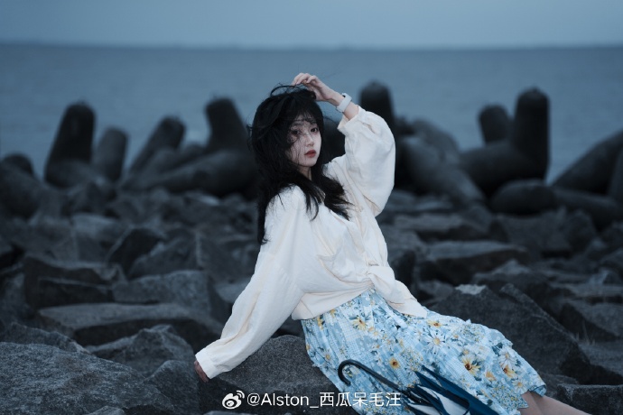 去海边出镜：小圆摄影后期：我@a7CLUB a7r5+@Viltrox唯卓仕 3 预览 5