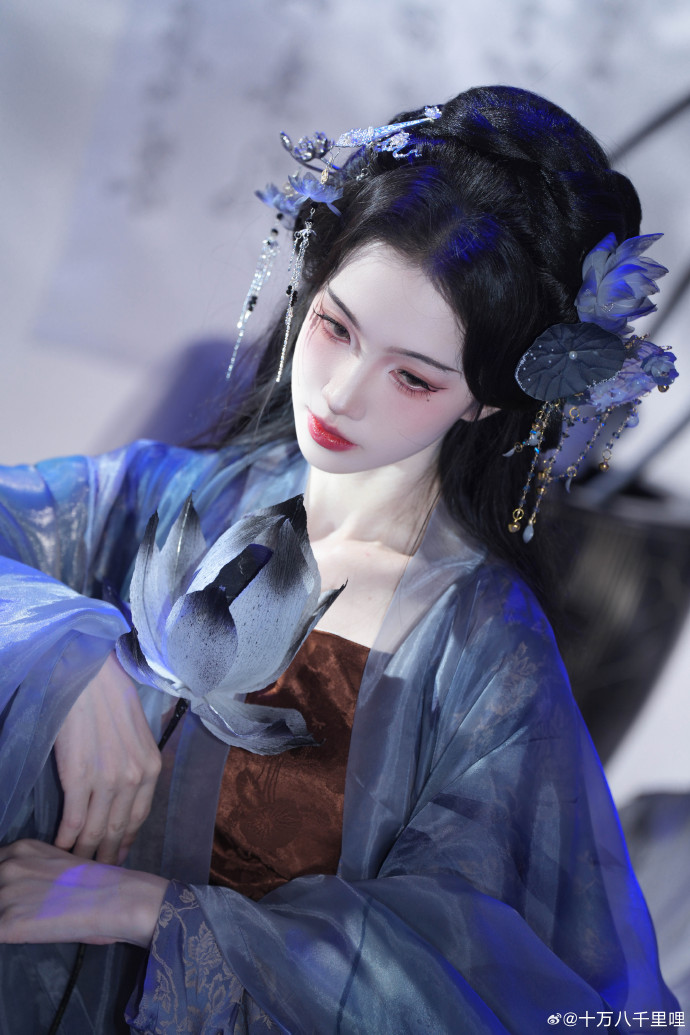 墨 荷 📷余花衫 💄婷婷不吃西红柿十里呐超话### ​