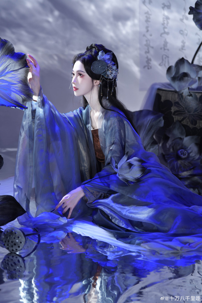 墨 荷 📷余花衫 💄婷婷不吃西红柿十里呐超话### ​ 预览 3