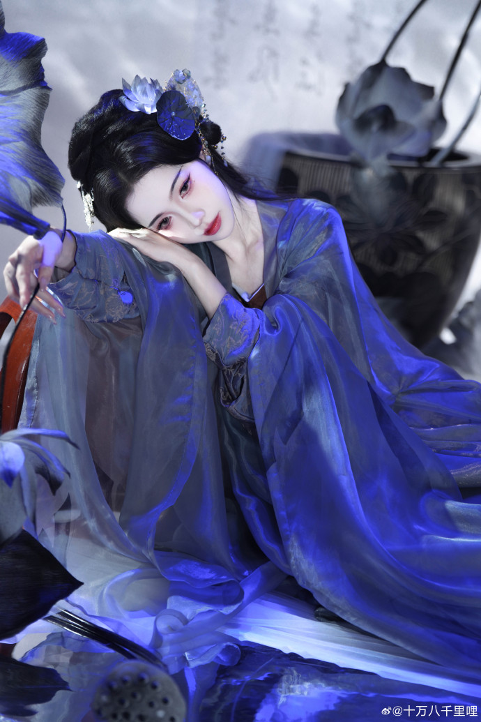 墨 荷 📷余花衫 💄婷婷不吃西红柿十里呐超话### ​ 预览 5