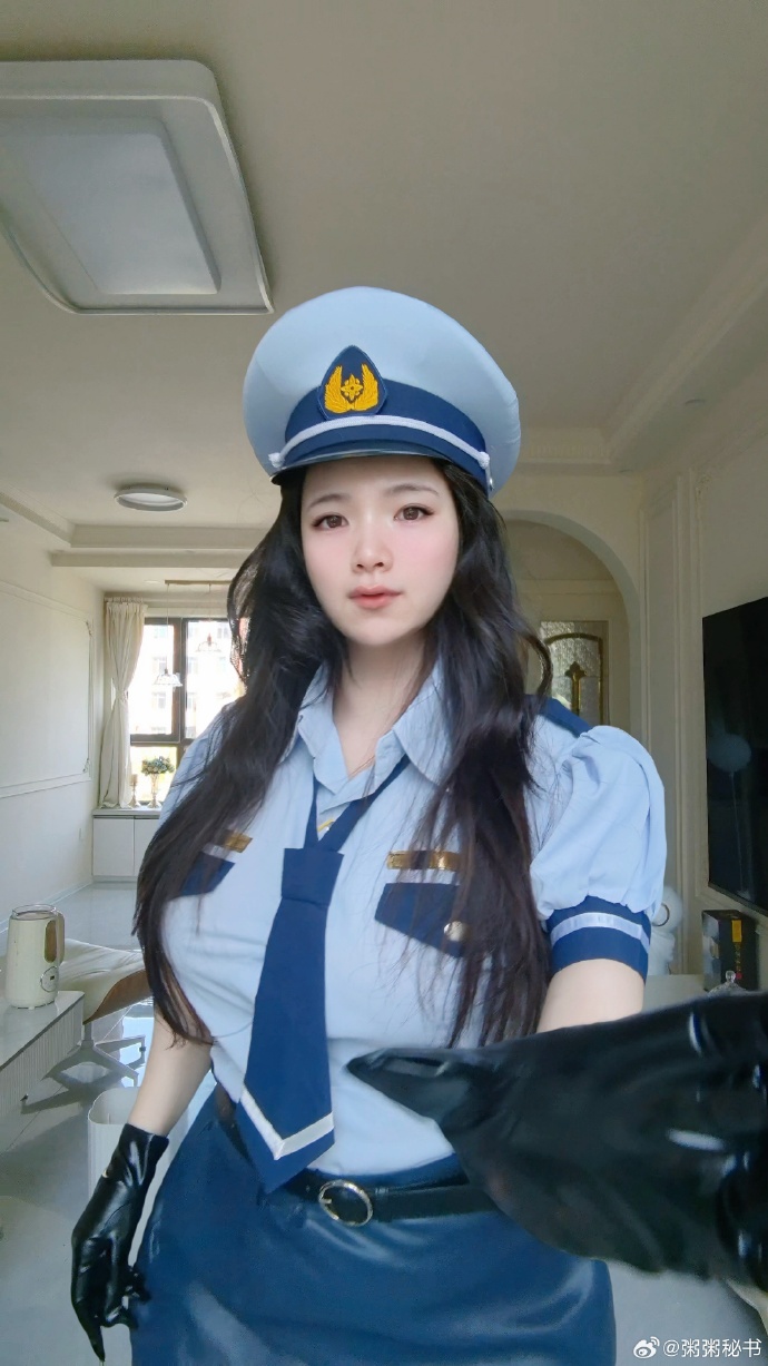 晚上不正经的小狗 ​ 预览 1