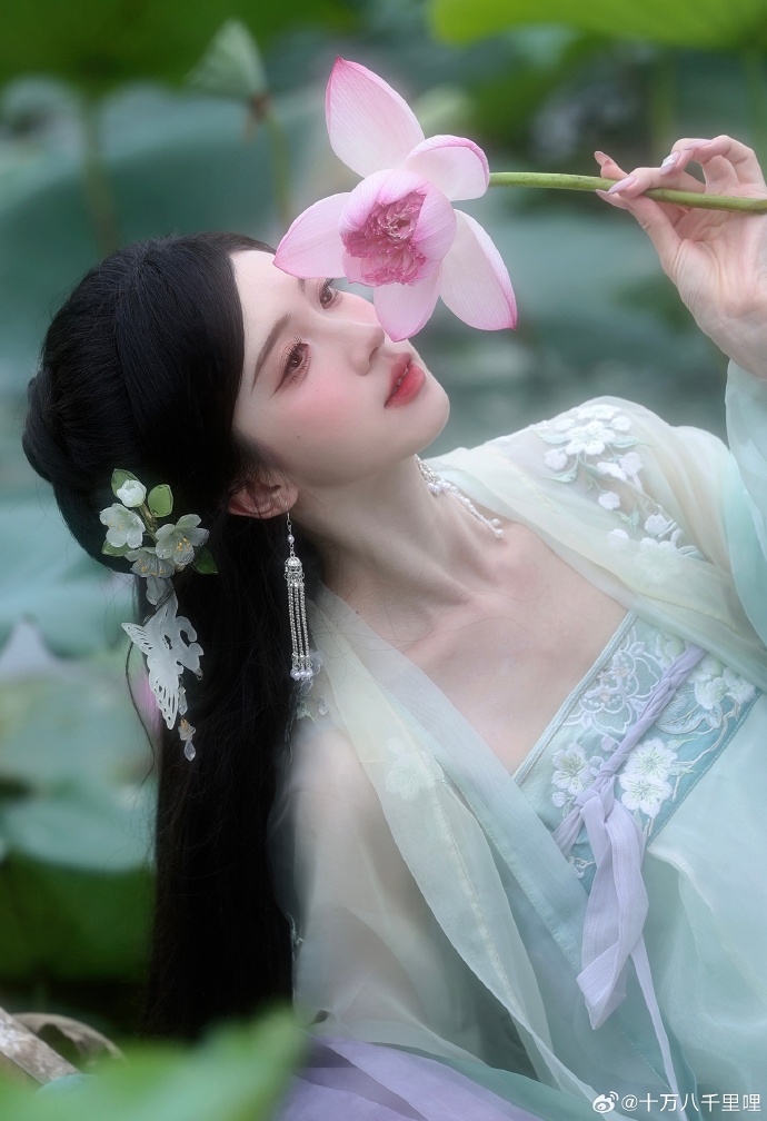 荷 十里呐超话 📷亦晚洲 💄婷婷不吃西红柿#### ​ 预览 2