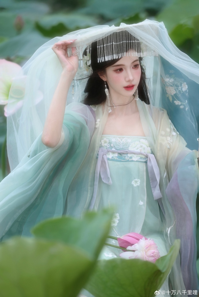 荷 十里呐超话 📷亦晚洲 💄婷婷不吃西红柿#### ​ 预览 3