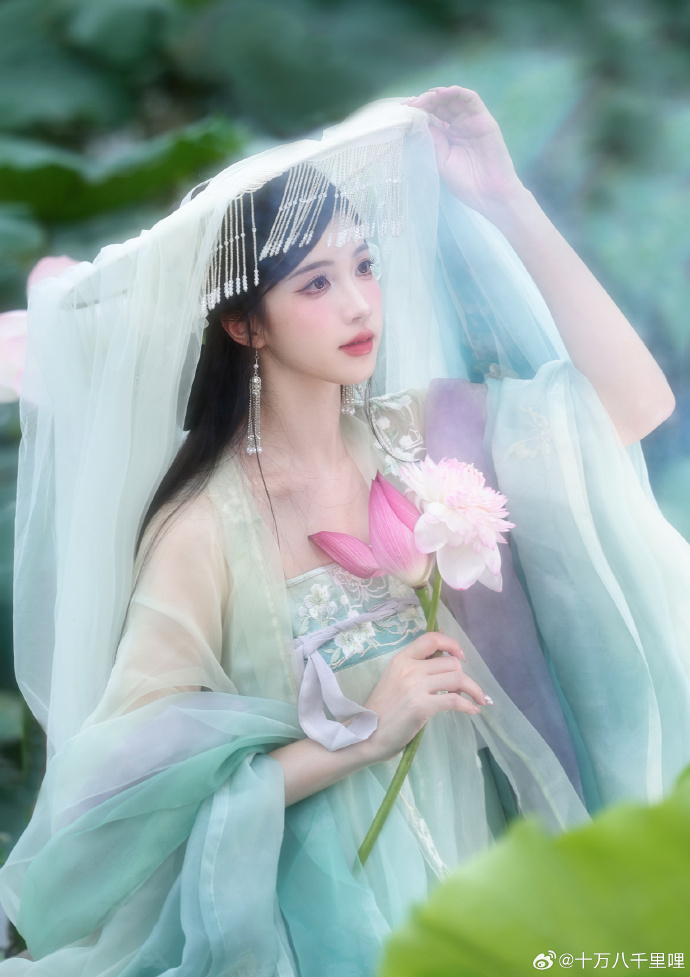 荷 十里呐超话 📷亦晚洲 💄婷婷不吃西红柿#### ​ 预览 4