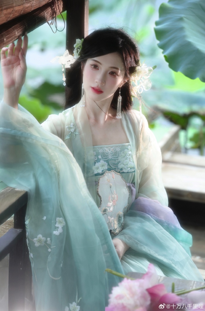 荷 十里呐超话 📷亦晚洲 💄婷婷不吃西红柿#### ​ 预览 5