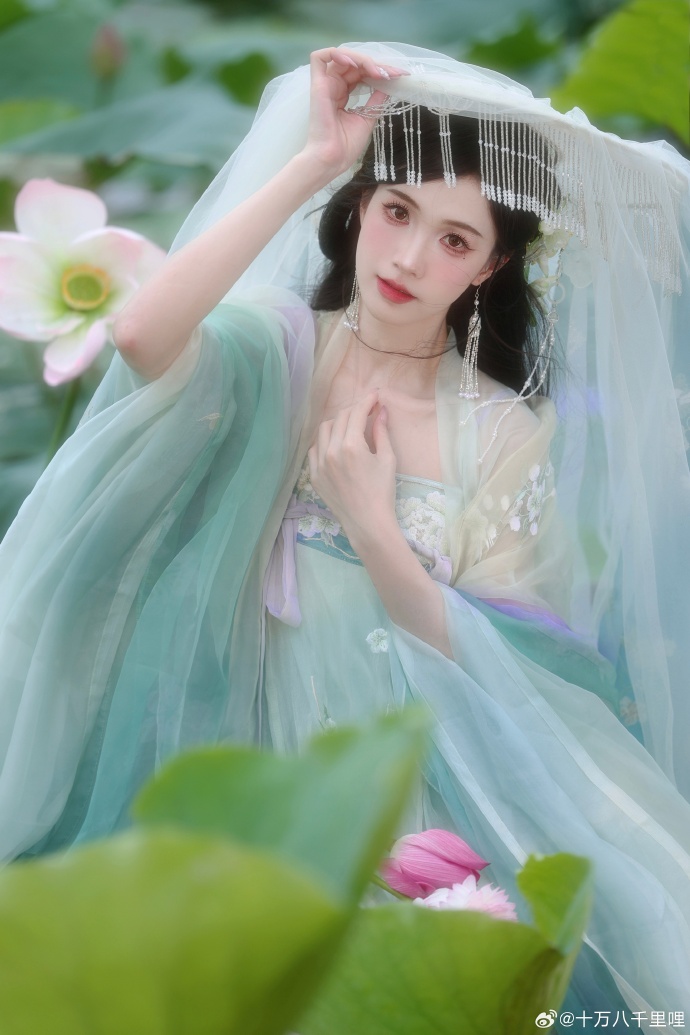 荷 十里呐超话 📷亦晚洲 💄婷婷不吃西红柿#### ​ 预览 6