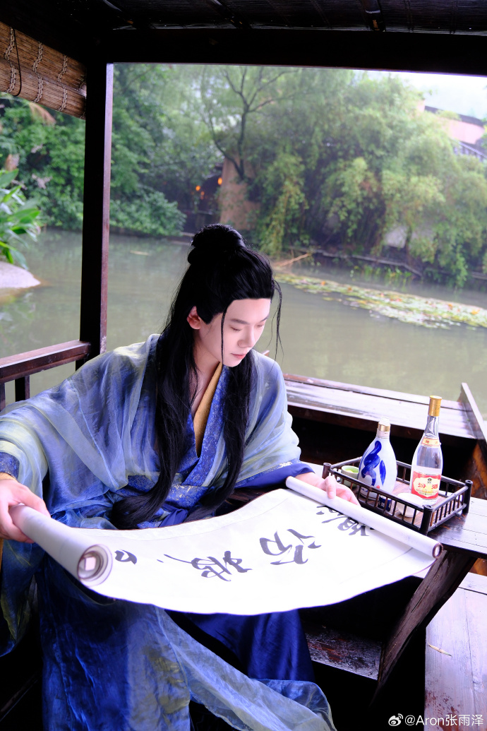 西湖边惊现绝美汉服旅拍圣地！氛围感拉满 在西湖边发现一家神仙旅拍店——山一半精致 预览 4