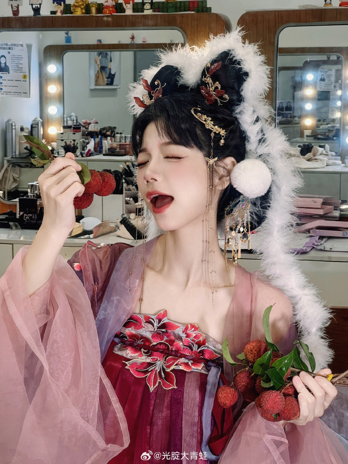陛下的意思是，本宫的荔枝不甜？蛙蛙第一次拍汉服写真啦！嘿嘿~以前总觉得自己不适合 预览 4