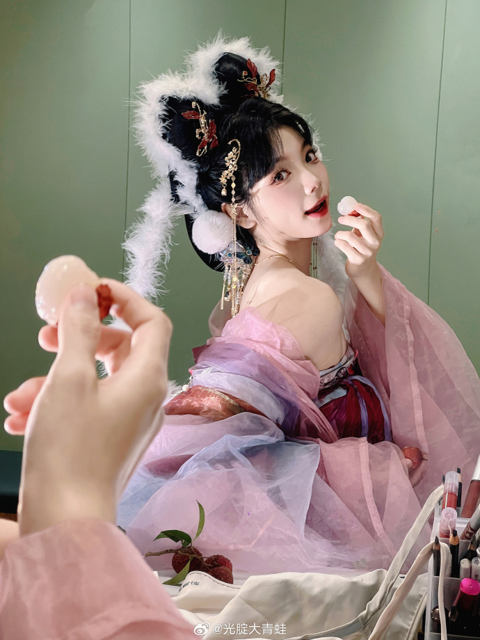 陛下的意思是，本宫的荔枝不甜？蛙蛙第一次拍汉服写真啦！嘿嘿~以前总觉得自己不适合 预览 6