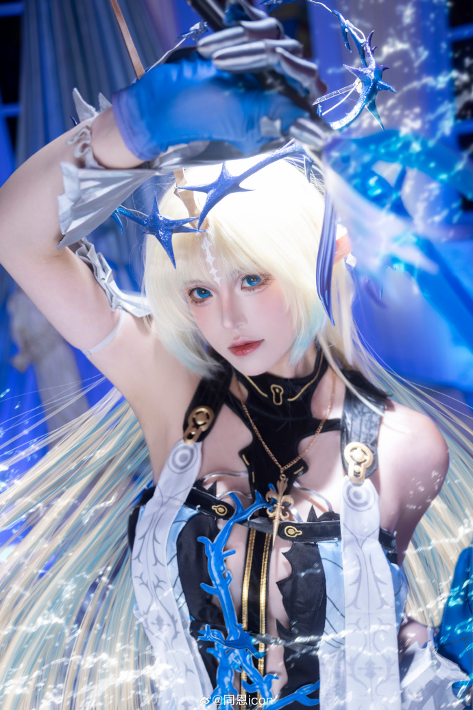 # “将这铁屋砸开一道缝，让光进来！”出镜：原po摄影：@咖啡熬夜冠军版 后期： 预览 5