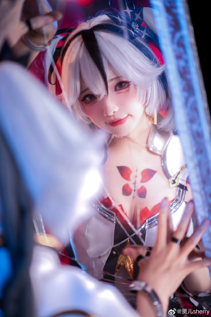 鸣潮超话### 化作～大傻椿儿花～被大傻春洗脑回不去了，但是还是要正经拍正片！ 预览 4
