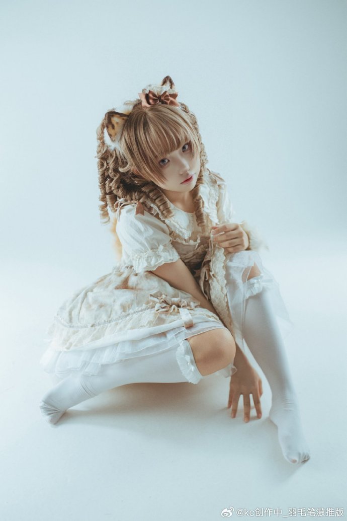好久没拍过lo啦 调了很喜欢的色还是好喜欢虎斑猫LOLITA超话## ​