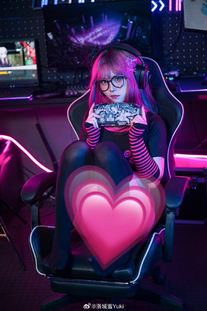 电玩少女（45p）🎮宅女的真实生活就是吃和玩~### 工资还没拿到，有条件的宝宝 预览 5