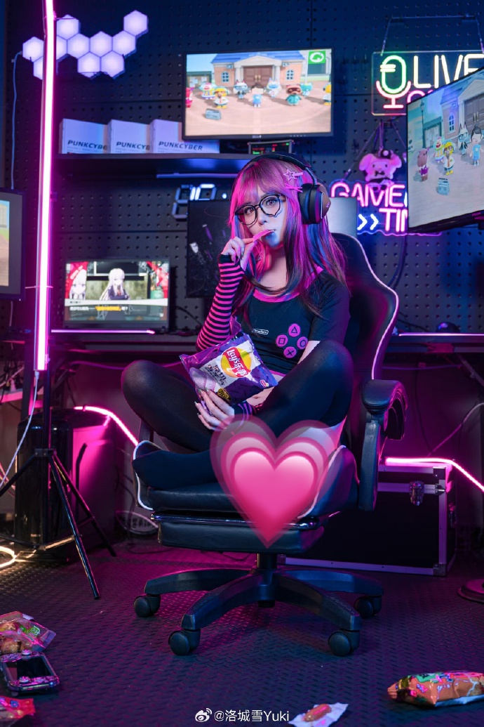 电玩少女（45p）🎮宅女的真实生活就是吃和玩~### 工资还没拿到，有条件的宝宝 预览 6