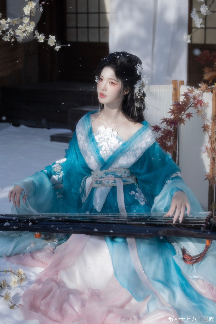 雪落下的声音 十里呐超话### 📷亦晚洲 💄婷婷不吃西红柿🍅 ​